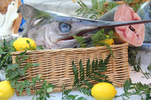 Zwaardvis op een Franse markt — Stockfoto