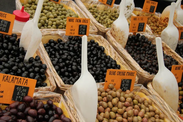 Diversi tipi di olive — Foto Stock