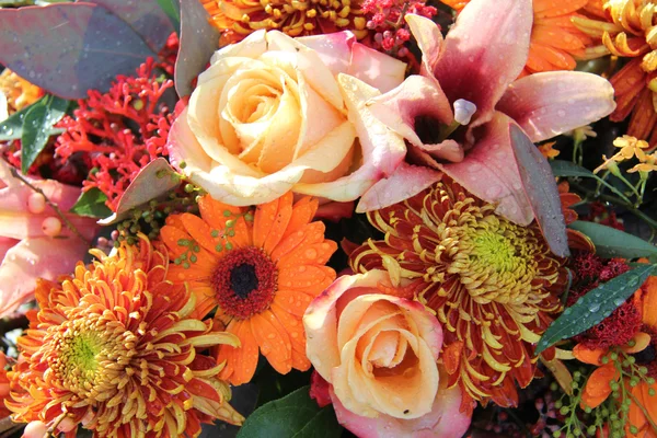 Arrangement de fleurs en couleurs d'automne — Photo