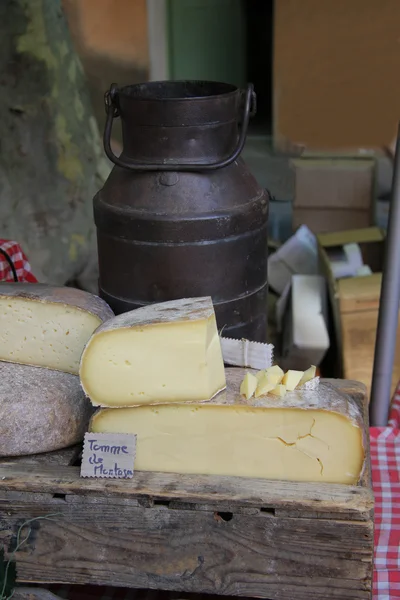 Kaas op een Franse markt — Stockfoto