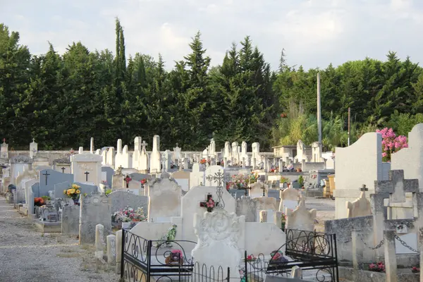 provence'nın eski mezarlıkta