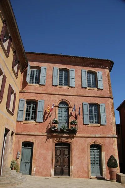 Das Rathaus in roussillon, provence — Stockfoto