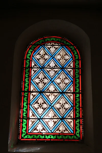 Gebrandschilderd glas in een kerk in nyons — Stockfoto
