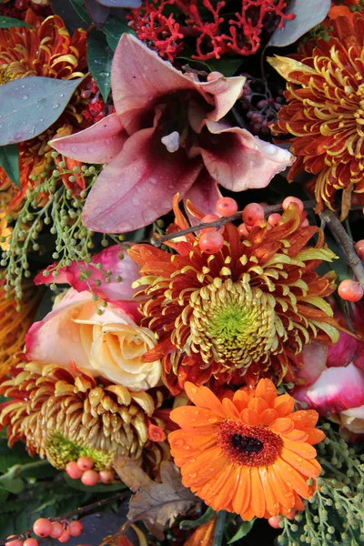 Flower arrangement in autumn colors — Stock Photo, Image