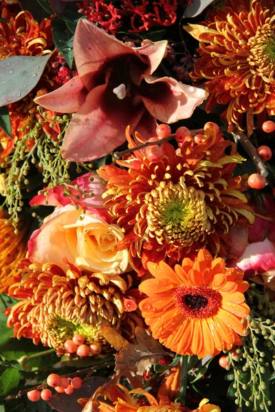 Flower arrangement in autumn colors — Stock Photo, Image