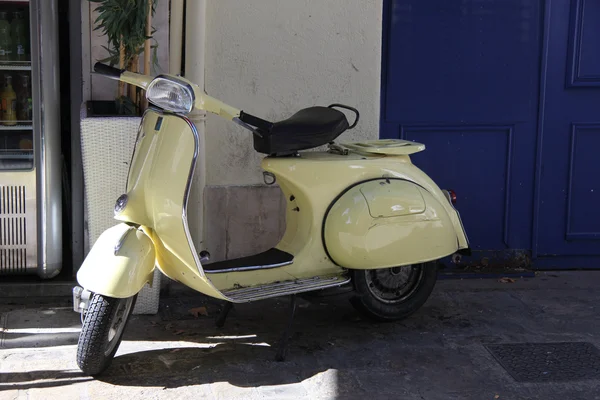 Vintage scooter — Stock Photo, Image