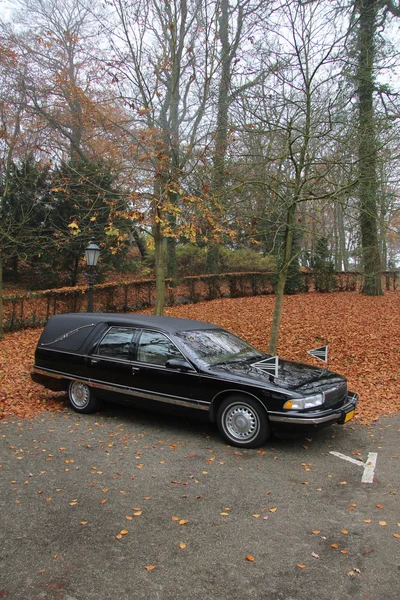 Carro funebre nero — Foto Stock