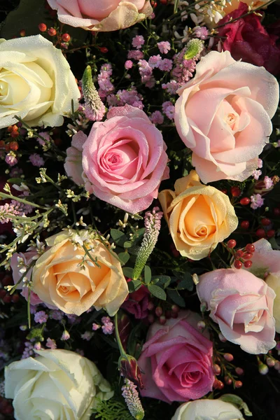 Wedding Flowers: Different shades of pink roses — Stock Photo, Image