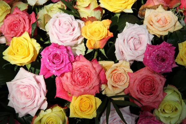Vícebarevné růže kytice — Stock fotografie