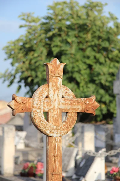 Cast iron cross ornament — Stockfoto