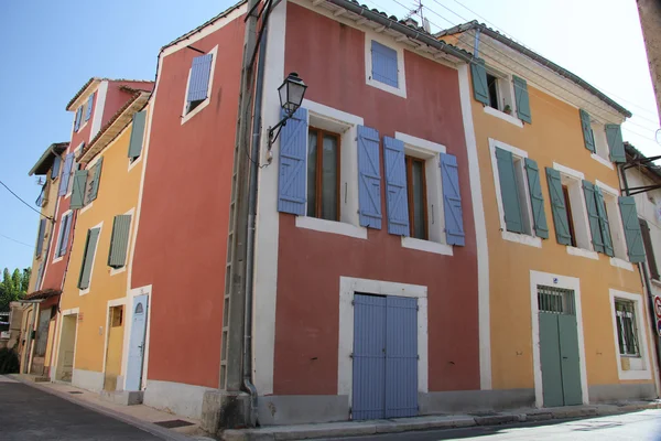 Farbige Häuser in der Provence — Stockfoto