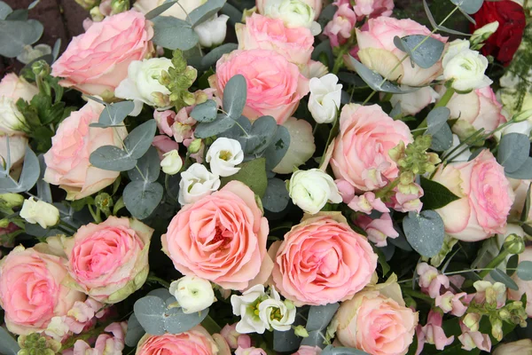 Arrangement nuptial en rose et blanc — Photo