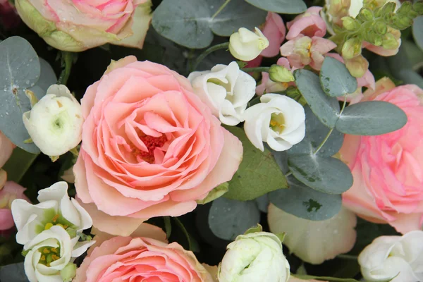 Bruids arrangement in roze en wit — Stockfoto