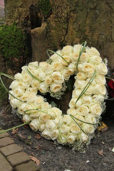 Heart shaped sympathy flowers — Stock Photo, Image