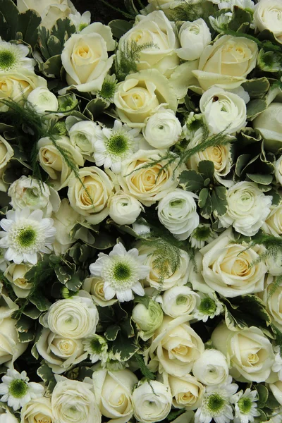 Mixed white wedding arrangement — Stock Photo, Image