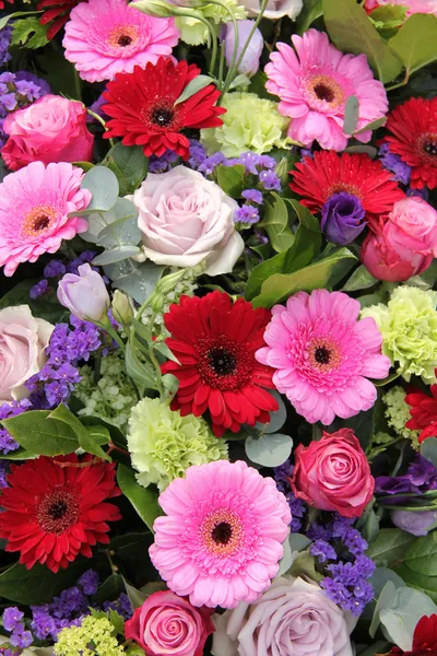 Wedding arrangement in red, purple and pink — Stock Photo, Image