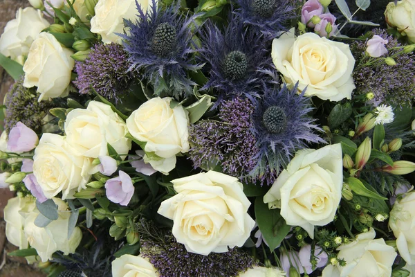 Blue White Flower arrangement for a wedding — Stock Photo, Image