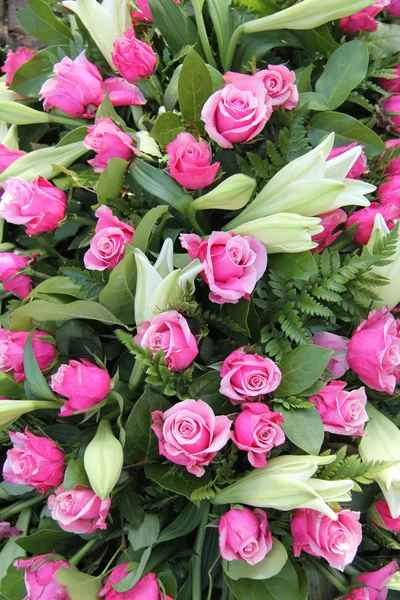 Bridal roses and lillies — Stock Photo, Image