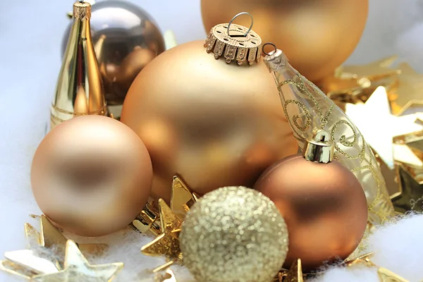 Decorações de Natal dourado — Fotografia de Stock