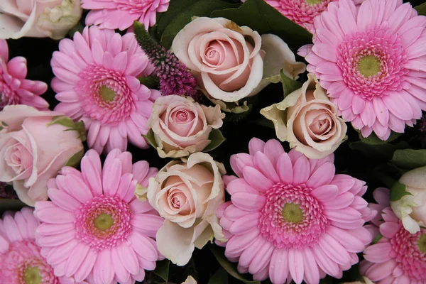 Bridal flower arrangement in pink — Stock Photo, Image