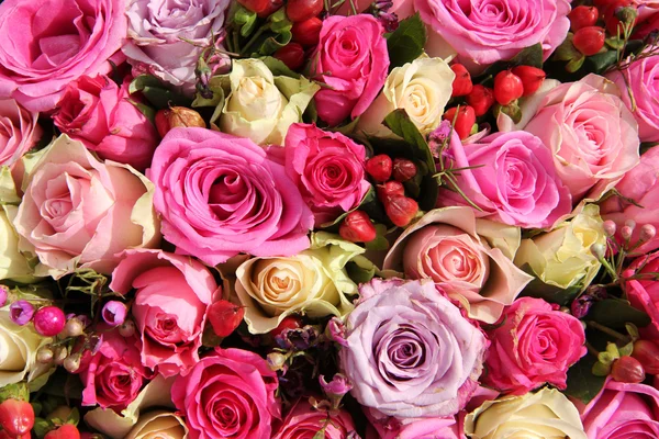 Bröllop blommor i olika nyanser av rosa — Stockfoto