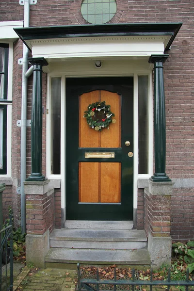 Natal decorado casa entrada — Fotografia de Stock