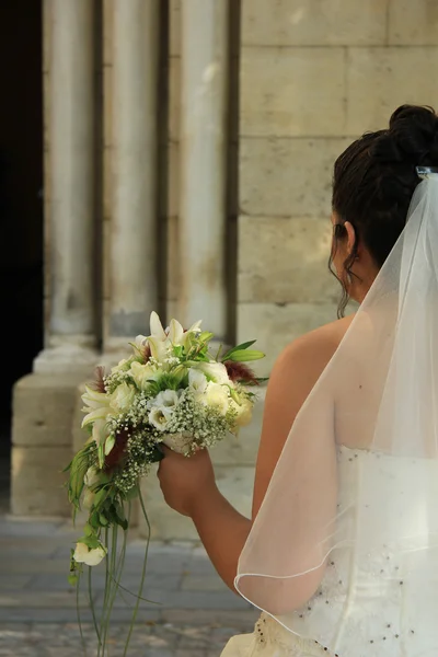 Sposa con bouquet — Foto Stock