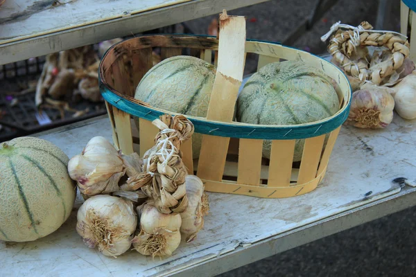 Melons and garlic — Stock Photo, Image