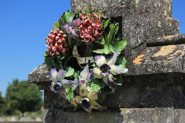 Flores de cerâmica grinalda funeral — Fotografia de Stock