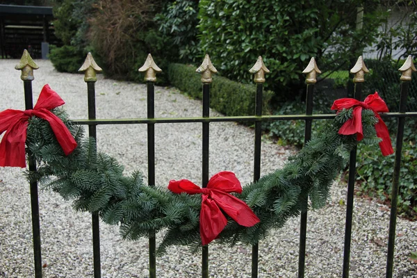 Garland on a fence — Stock Photo, Image