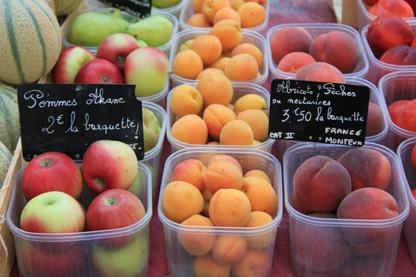 Frukt på en marknad — Stockfoto