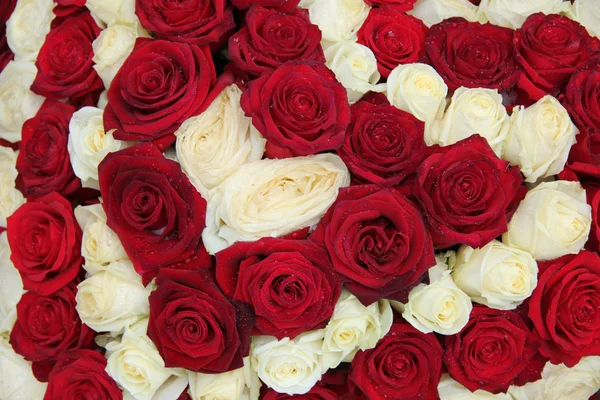 Wedding centerpiece in red and white — Stock Photo, Image