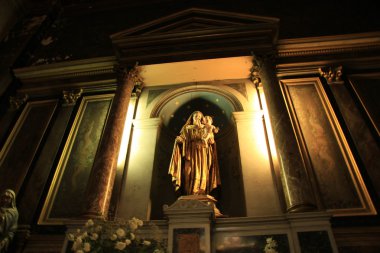 Kutsal bakire heykeli