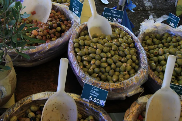 Olive in un mercato francese — Foto Stock