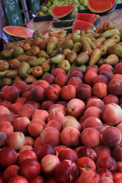 Frutas num mercado francês — Fotografia de Stock