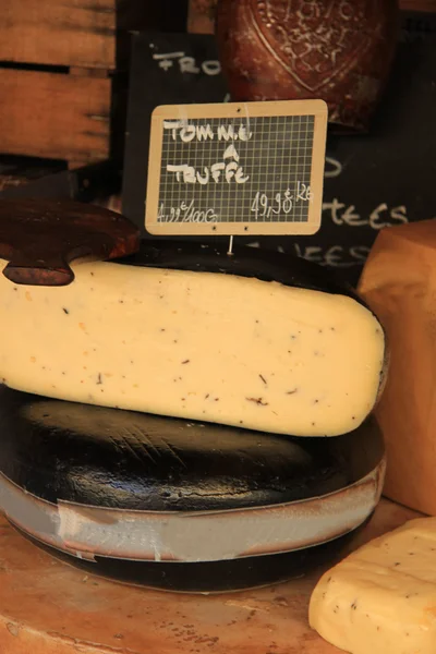 Kaas op een Provençaalse markt — Stockfoto