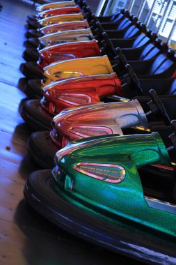 üst üste greasers arabalar