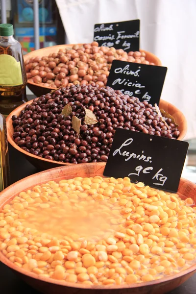 Olive in un mercato francese — Foto Stock