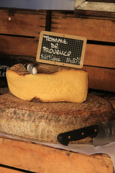 在市场上普罗旺斯的奶酪 — 图库照片