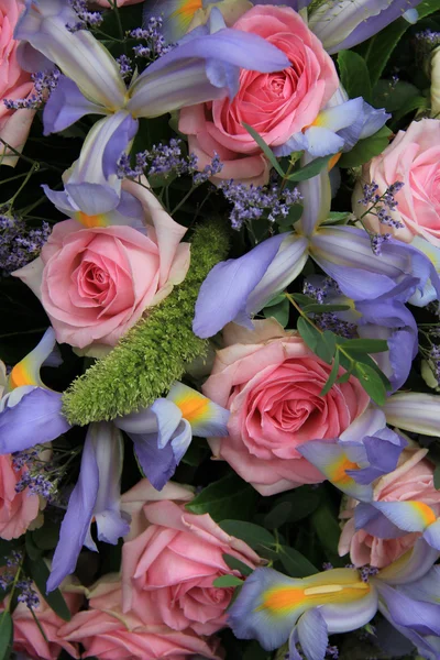 Blue irises and pink roses in bridal arrangement — Stock Photo, Image