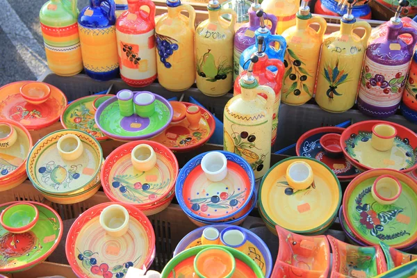 La poterie dans un marché — Photo