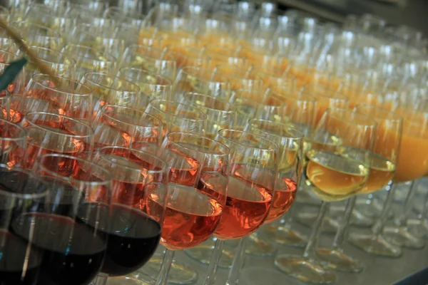 Drankjes in een bruiloft receptie — Stockfoto
