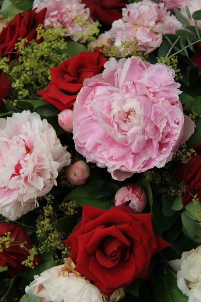 Peonies and roses in a bridal bouquet — Stock Photo, Image