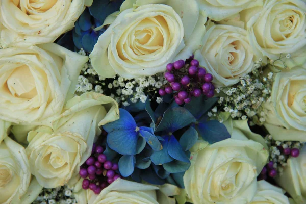 White and blue bridal arrangement — Stock Photo, Image