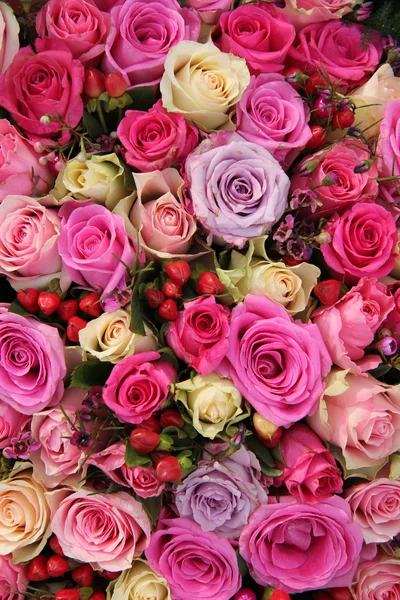 Bridal rose arrangement in various shades of pink — Stock Photo, Image