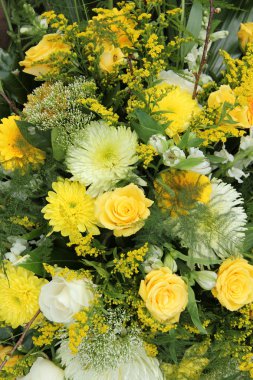 Anneler ve gül gelin bir aranjman