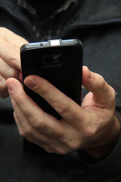 Homme avec smartphone — Photo