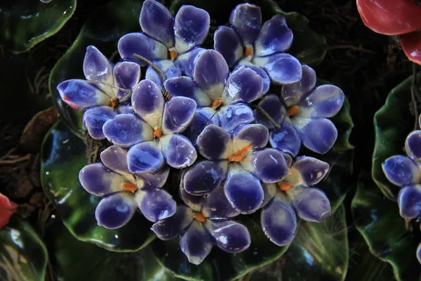 Flores sepulcrales de cerámica — Foto de Stock