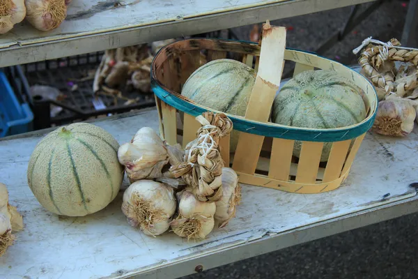 Melons and garlic — Stock Photo, Image