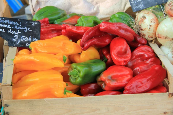 Pimientos en un mercado — Foto de Stock